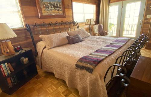 Private cabin on 100 scenic acres with balcony views - Foto 30
