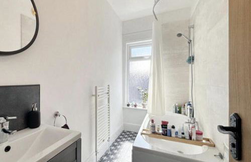 Amazing Abodes - Photo 2