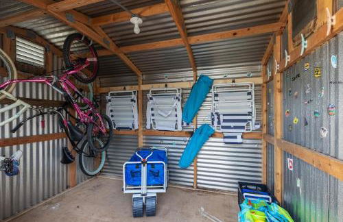 Surfs Up - retreat at the beach with heated pool - Foto 27