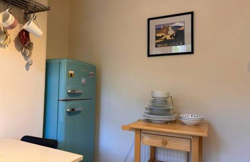 Beautiful 2 bedroom apartment with estuary views - Photo 13