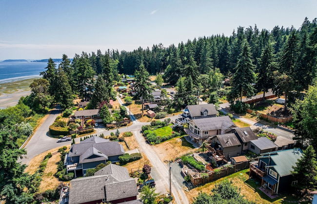 Seaside Getaway by Avantstay Deck w Views - Photo 18