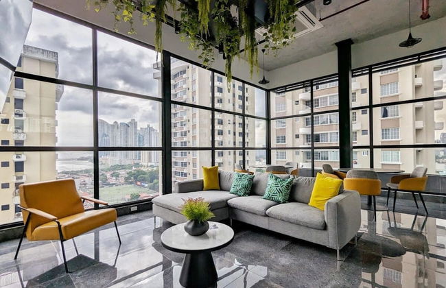 Luxurious 1BR Apartment With Stunning Balcony View - Photo 26