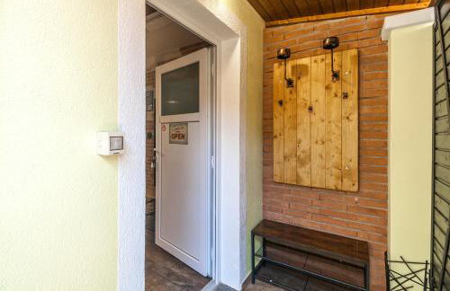 Industrial style studio house Eni, with Parking, BBQ, AC in Marčana, Ferienwohnung - Foto 6