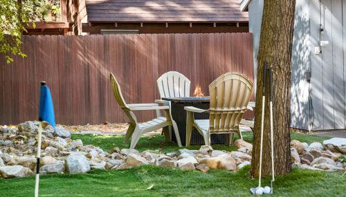 Tranquil Retreat with Fenced Backyard, Hot tub & Bar - Foto 3