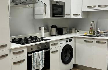 2 bed flat, sleeps 8, driveway, 5 Mins to Brixton - Foto 6