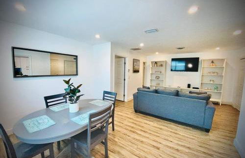 Secret Serenity! Roomy! Pool! 5 min from Beach! - Photo 8