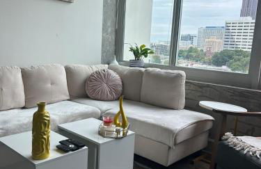 Elegant City Escape ,Steps to Hotspots - Foto 16