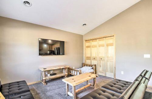 Breezy Point Cabin with Fire Pit - Walk to Lake - Foto 3