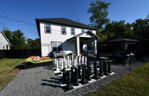 BrandNew! Secret Garden HTX |5BR w/GameRoom+HotTub - Foto 40