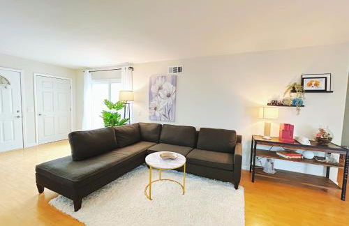 Brea Mall romantic two-bedroom house - Photo 5