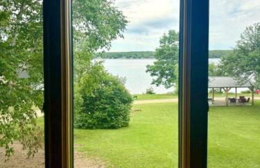 Embrace Nature in this Breathtaking Cottage in Portage Lake, Maine - Foto 37