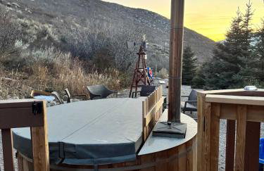 Large Off-Grid Luxury Cabin- creek land & views - Foto 46