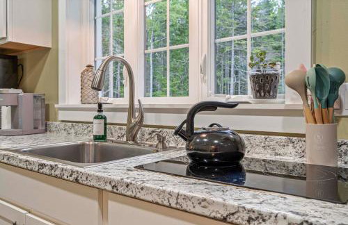 Secluded Bungalow Near Acadia and Bar Harbor -Private, Pet Friendly, Fire Pit - Foto 20