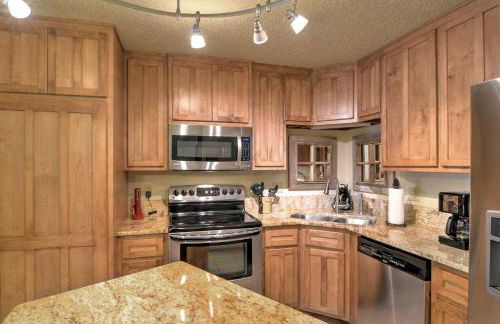 Red River Home with 2 Balconies - 1 Block to Main St - Foto 7