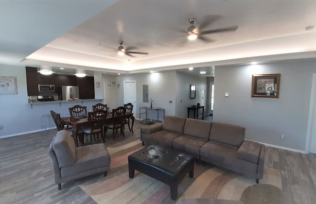 Private Bedroom Suite - Communal House near Integris Private - Photo 13