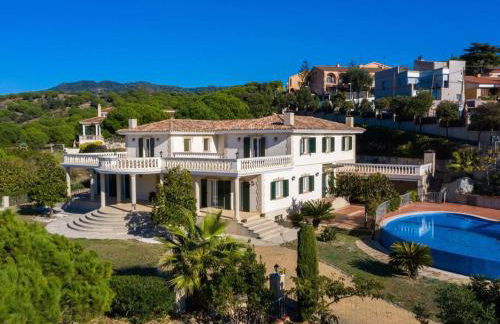 Architectural jewel between sea and mountains - Foto 26