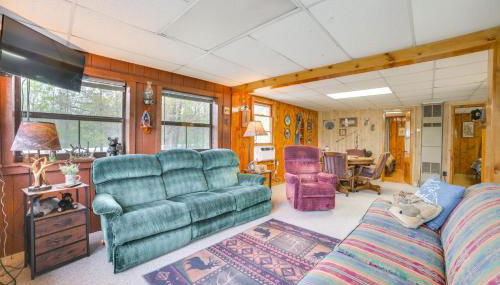 Cozy Onaway Vacation Rental with Deck and Fire Pit! - Foto 2