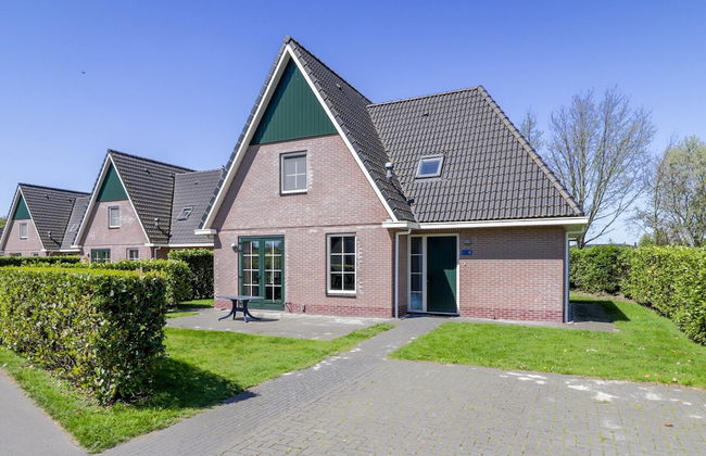 Villa With Whirlpool and Sauna in Makkum - Foto 1