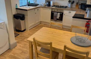 3 Bed Countryside Cottage in Harrogate with free parking and strong wifi - Photo 14