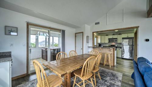 Avon Home on the Channel with Hot Tub and Deck! - Foto 5