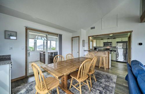 Avon Home on the Channel with Hot Tub and Deck! - Foto 5