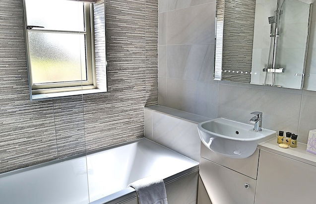 The Cock O' Barton - Photo 25