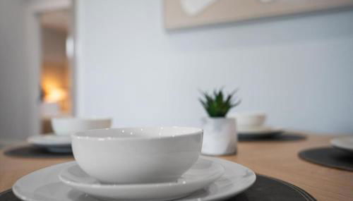 Luxurious Hidden Gem - Downtown Access - Balcony - Foto 5