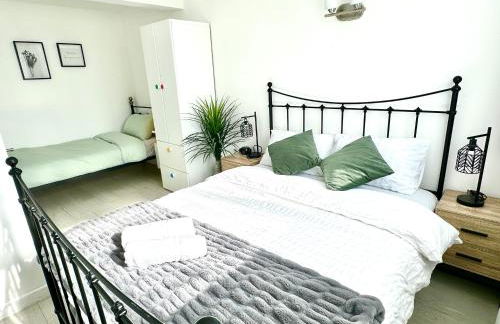 5 bedroom detached house sleeps 13 spacious Parking 5 mins driving to Bicester Village - Foto 20