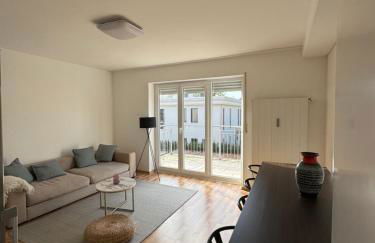 Quiet Family Apartment - 10 min to Center & Oktoberfest - Free Parking - Balcony - near Nymphenburg Palace & Botanical garden - Photo 1