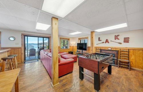 Lakeside Lodge - Lakefront home with private dock & hot tub - Foto 10