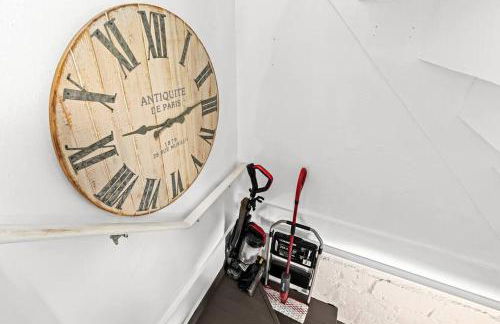 Fresh, Contemporary 2BR Home in Downtown Royal Oak - Photo 9