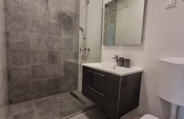 Villa Madison, Spacious Sea View Apartments Near Zadar with heated pool - Photo 62