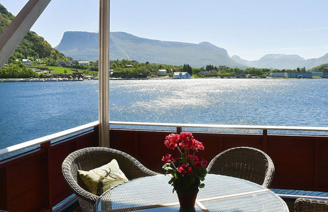 8 Person Holiday Home in Midsund - Foto 1