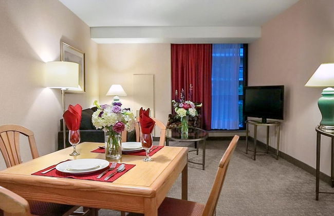 Cartier Place Suite Hotel - Photo 14