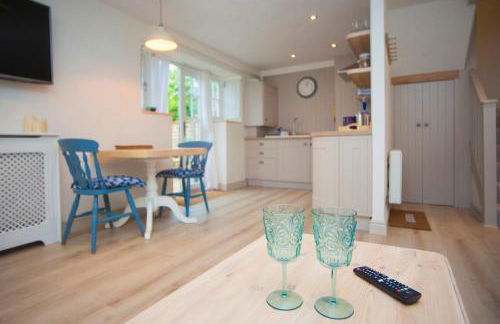 STABLES Stylish comfortable peaceful cottage with parking and outdoor space - Photo 19