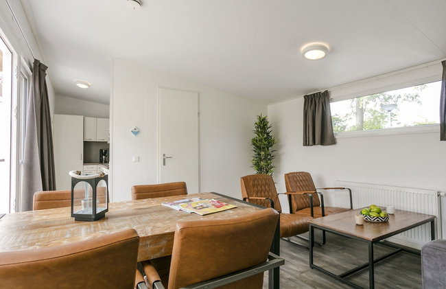 Sunlit Chalet by the Pond - Foto 9