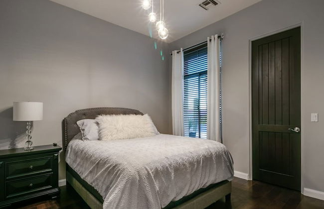 Luxury Contemporary Sanctuary w/ Pool and Views! - Foto 9