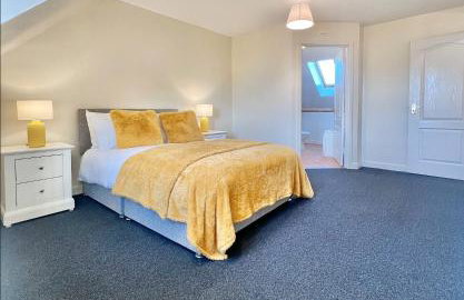 Big 6 Beds Home, Free Private Parking, TV, Garden - Foto 2