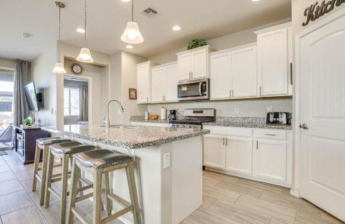 Outdoor Oasis with Pool and Spa Goodyear Getaway - Foto 8