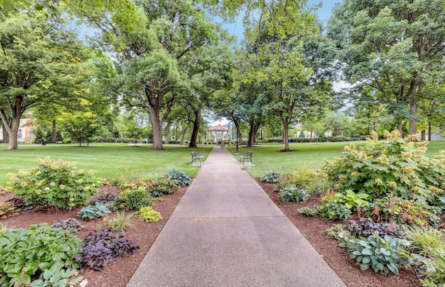 RESTAURANT on site. Walk to everything by RedAwning - Foto 25