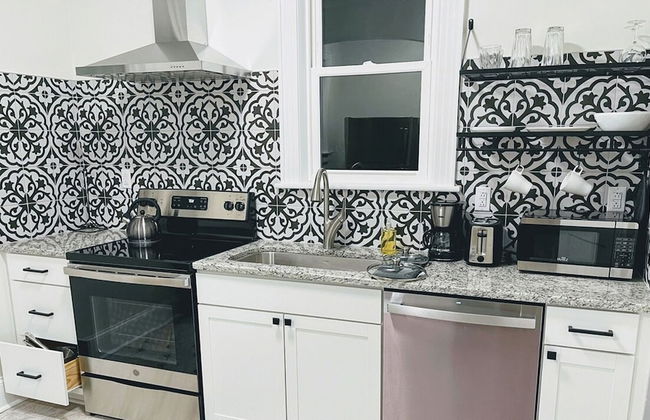 Renovated 1 Bedroom in Forest Hills - A - Foto 5