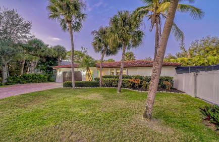 Casa Del Mar - Pet Friendly House on Siesta Key w/ Outdoor Patio & Private Screened-In Heated Pool! - Foto 58