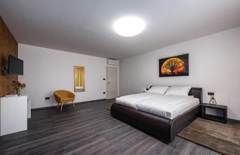 Five-Bedroom Holiday Home In Zminj - Photo 26