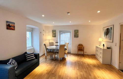 Ferienwohnung Elfriede - WLAN, 2 Bäder, Küche, Freisitz, 2 Parkplätze, im Ortskern - Foto 2