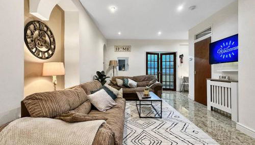 3 bed home in Tonypandy with Balcony View Room - Foto 1