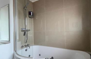 Bright & Cosy - Jacuzzi - Log Burner - King Beds - Foto 20