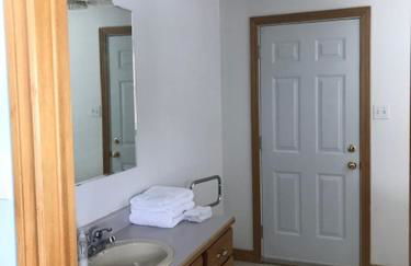 Lakeside Snowmobile - Ski Villa, 4BR 2BA, sleeps 10 - Foto 39