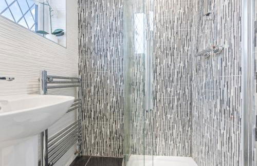 Awesome Coventry Home for Business Contractors and Suitable for families with Free Parking 14mins from NEC - Foto 49