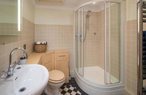 Flat 1, Medeira House - Photo 9