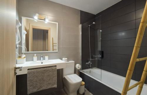 Sunny Luxury Apartment with two great sunny - level terraces, two swimming pools, in a new complex Pueblo Majorero, close to Fuerteventura Golf Club, next to the beach , Atlantico Shopping Mall and casino in Caleta de Fuste - Foto 21